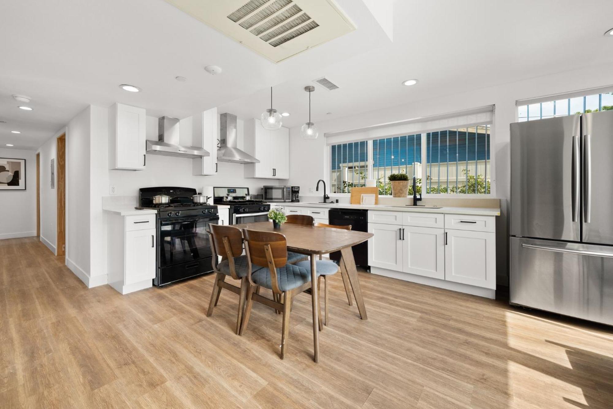 Charming Urban Retreat Near Usc In La- Private Room With Share Living Room With Kitchen Los Angeles Exterior photo