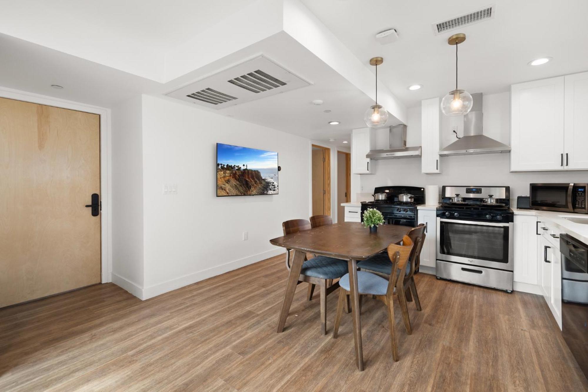 Charming Urban Retreat Near Usc In La- Private Room With Share Living Room With Kitchen Los Angeles Exterior photo